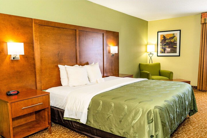 1 King Bed (1 of 7)