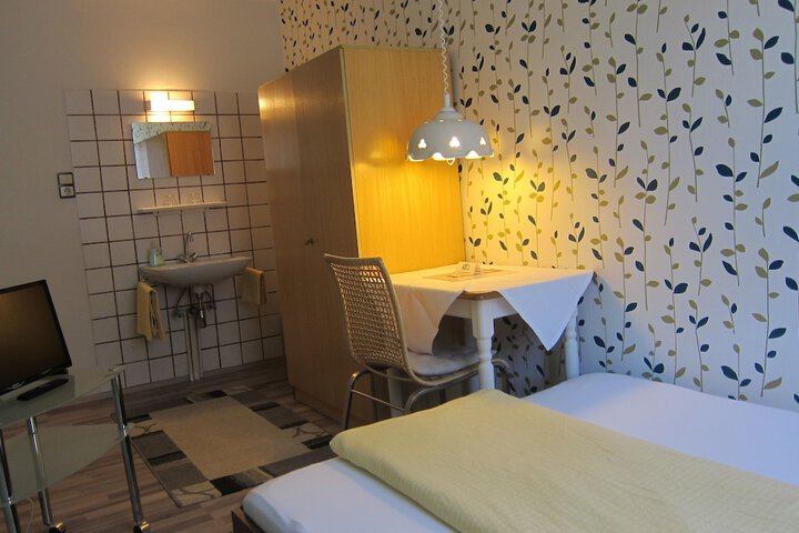 Room 11 of 24