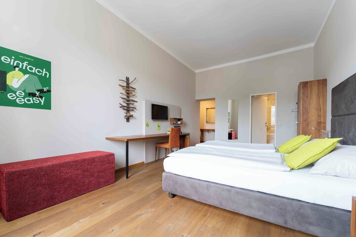 Room 14 of 37