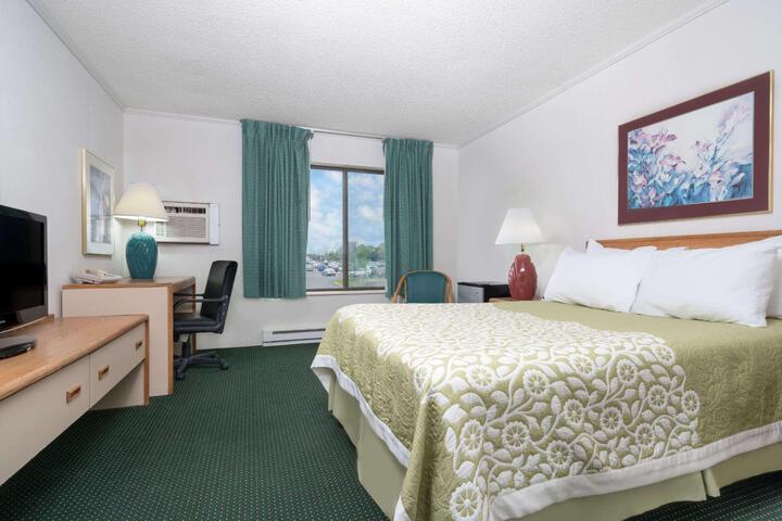 1 Double Bed Accessible (4 of 10)