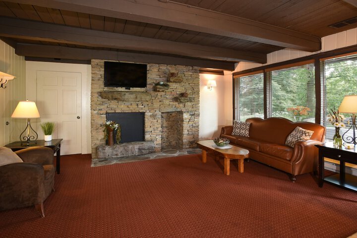 1 Bedroom Mountain Deluxe Villa King Bed Sofa (41 of 108)
