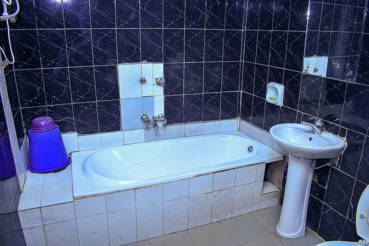 Room 10 of 28