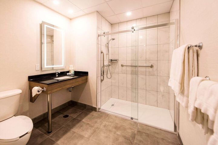 2 Queen Beds Suite (12 of 13)