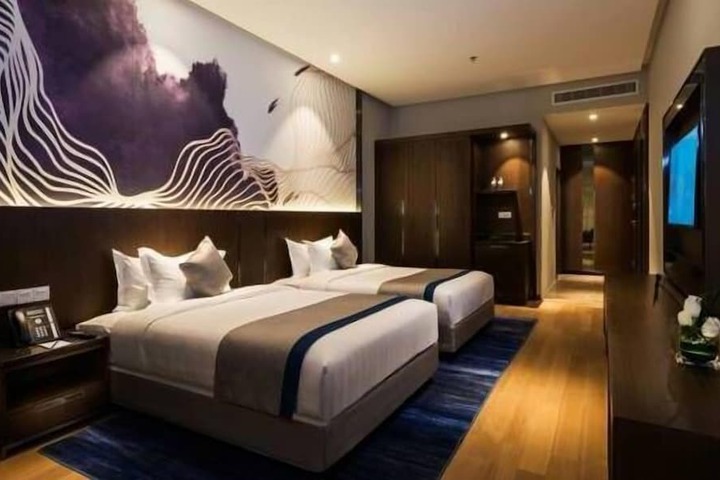 Room 6 of 37