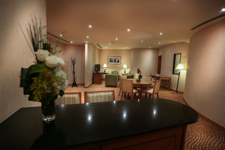 Room 32 of 48