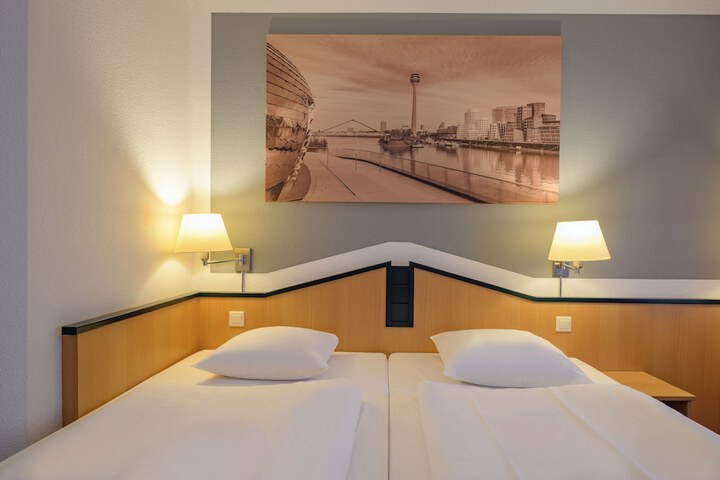 Room 10 of 43