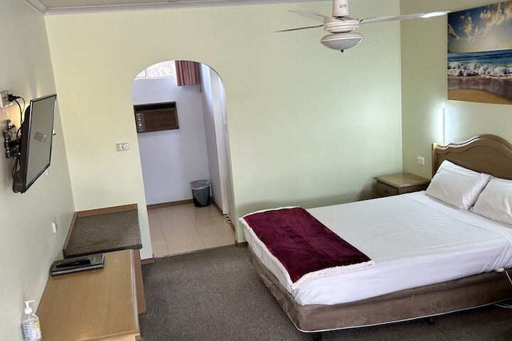 Room 5 of 20