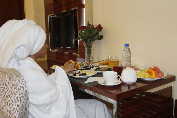 Breakfast/Coffee Service 29 of 33