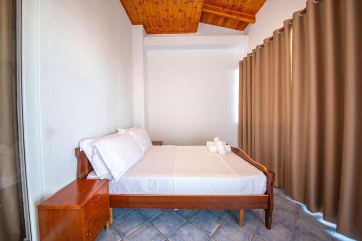 Room 42 of 74