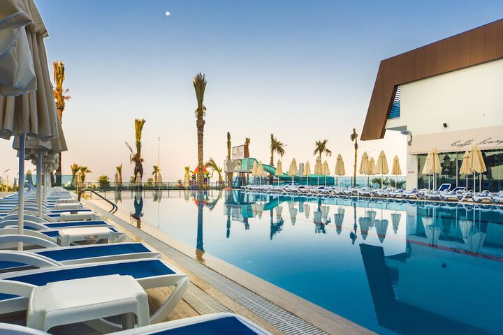 Hotel Pool