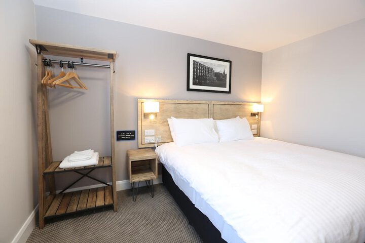 Room 8 of 28