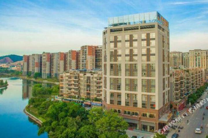 Yeste Hotel (Wuzhou Longhu Square)