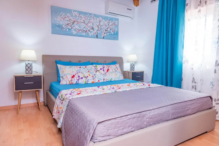 Room 4 of 24