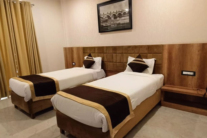 Room 32 of 46