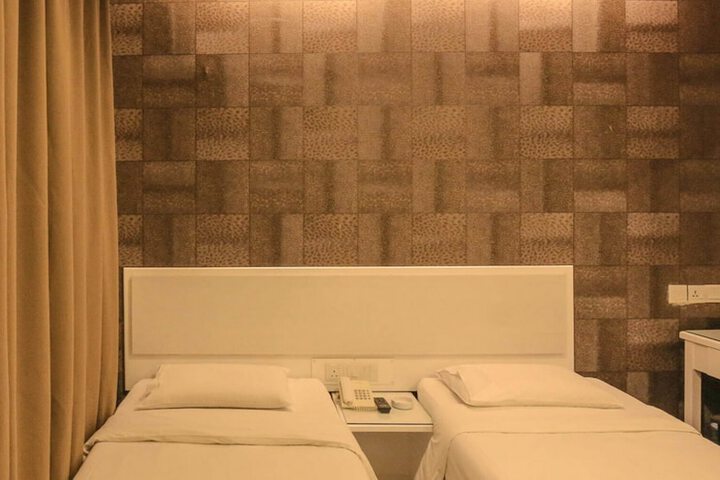 Room 8 of 21