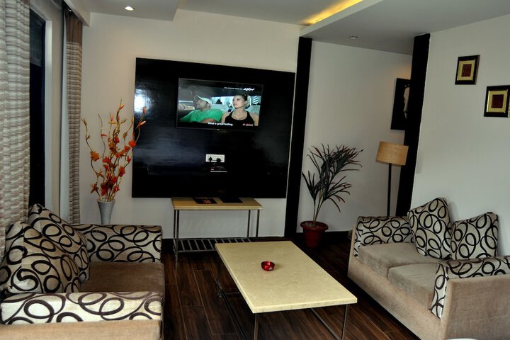 Room 16 of 38