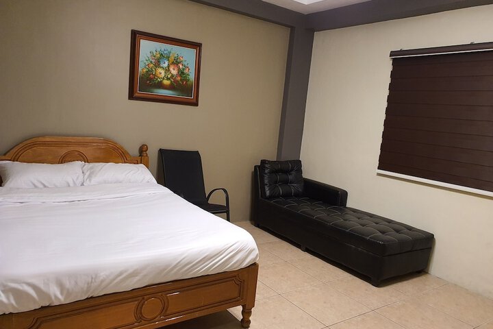 Room 9 of 33