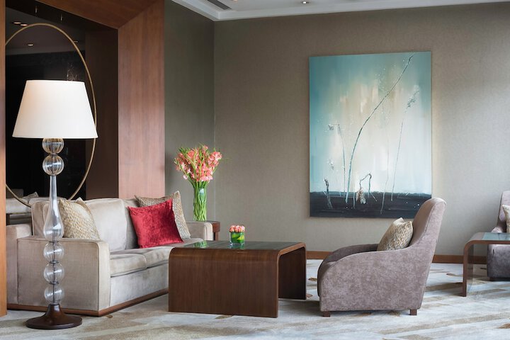 Lounge 72 of 95