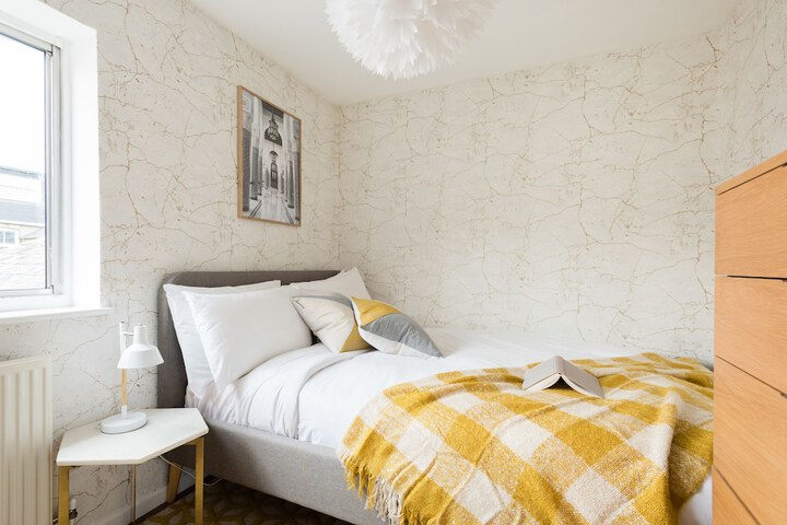Room 10 of 27