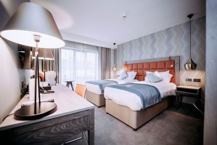 Room 3 of 43