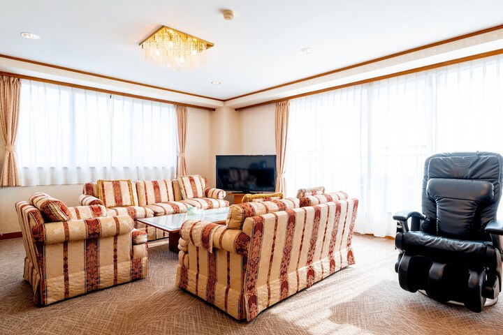 Room 33 of 114