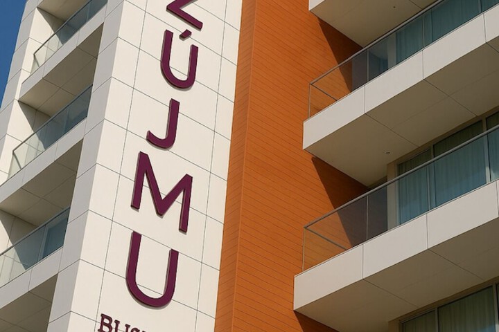 Zújmú Business Boutique Hotel