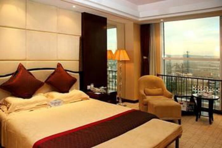 Room 25 of 134