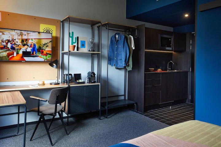 Room 8 of 123