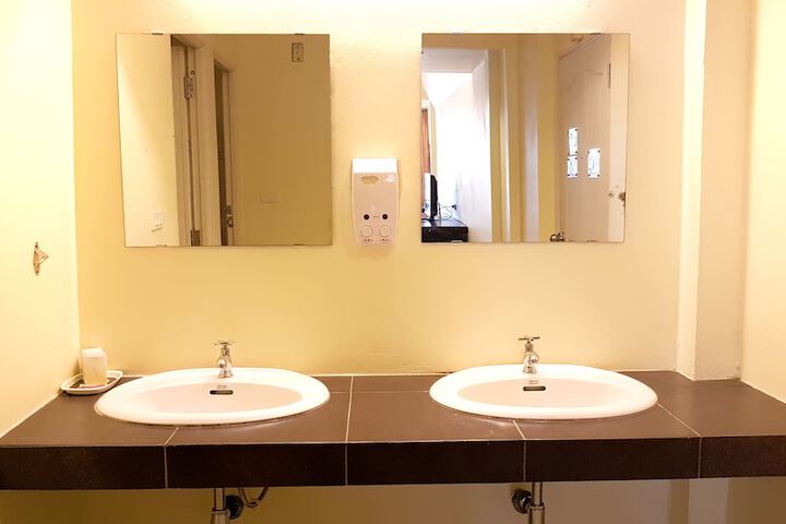 Room 123 of 194