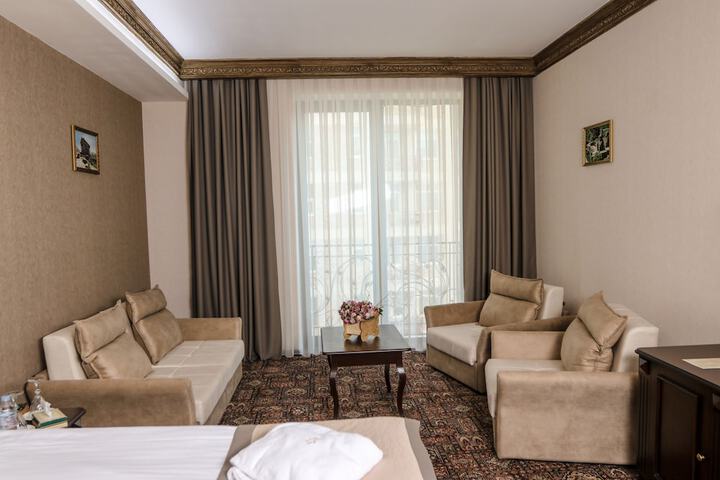 Room 5 of 50