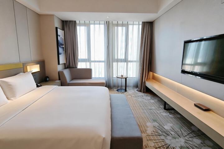 Room 16 of 42