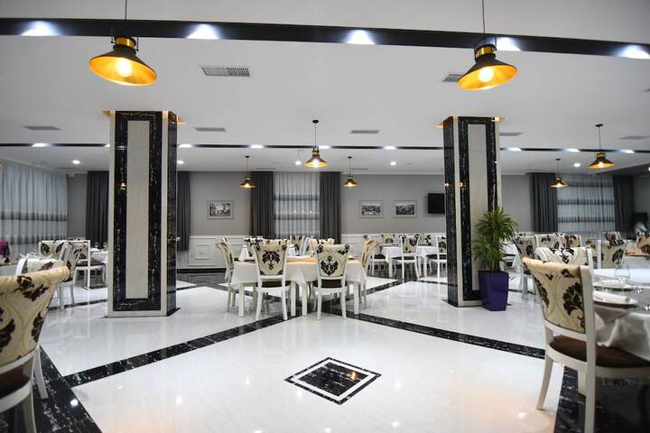 Dining 109 of 121