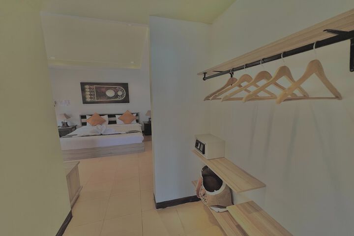 Room 10 of 72