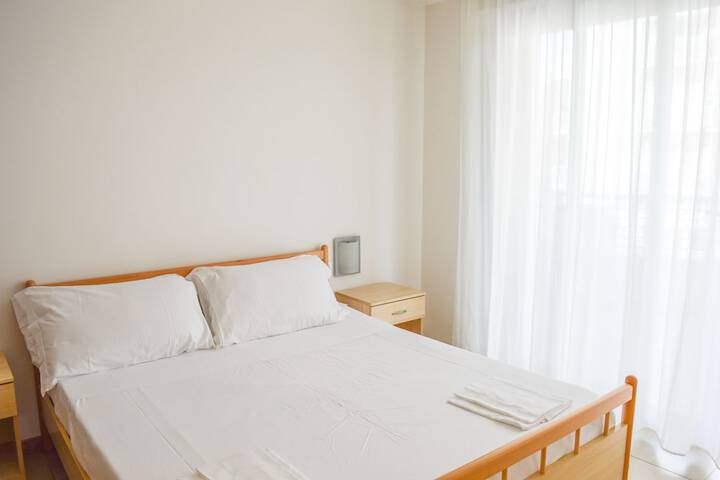 Room 8 of 208