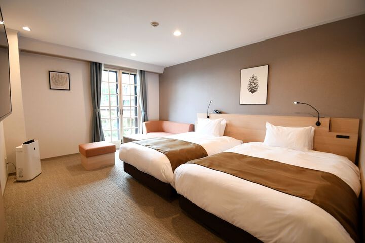 Room 8 of 48