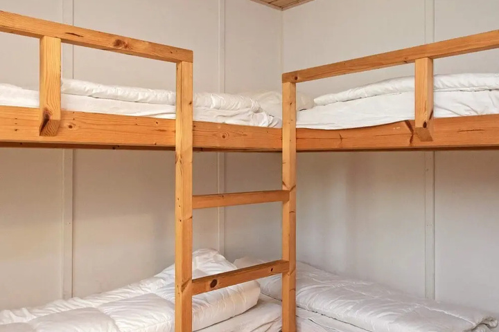 Room 5 of 16
