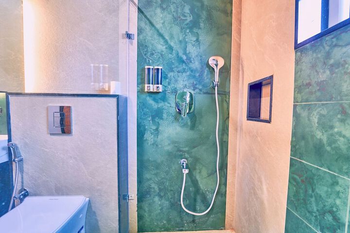 Room 36 of 100
