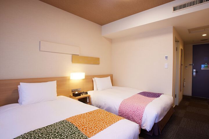 Room 16 of 137