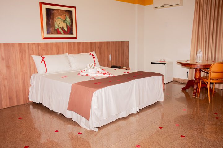Room 4 of 33
