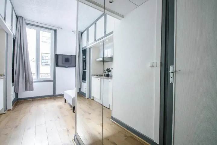 Room 4 of 15
