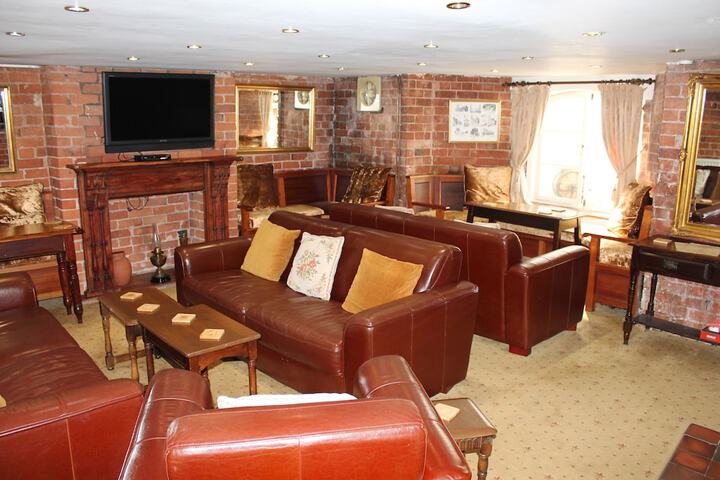 Lounge 39 of 53