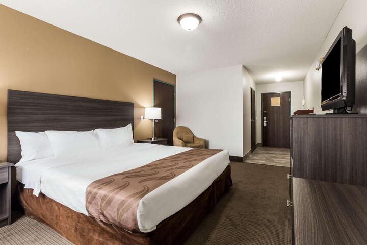 1 Queen Bed (11 of 13)
