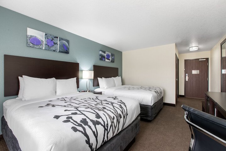 2 Queen Beds (4 of 11)