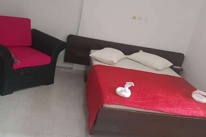 Room 7 of 13