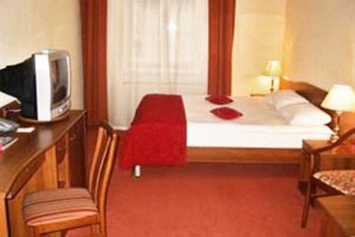 Room 6 of 24