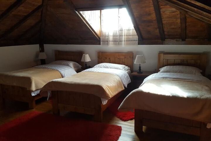 Room 2 of 33
