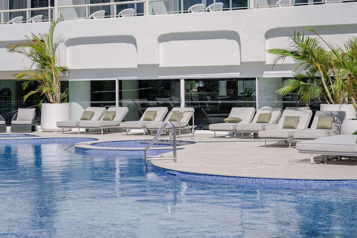 Pool 33 of 66