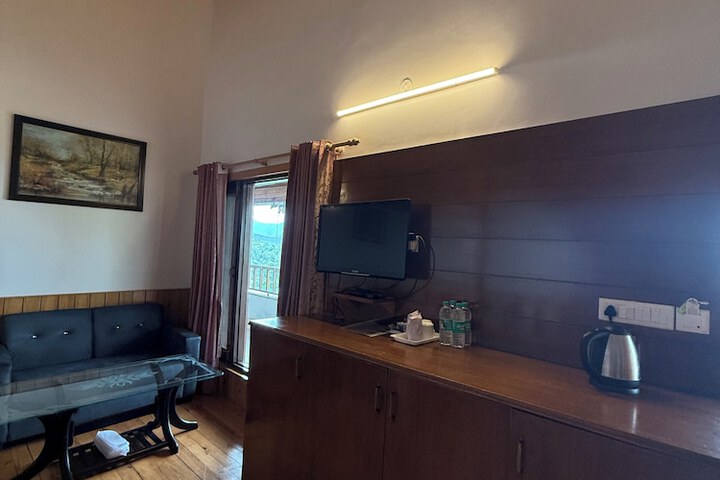 Room 28 of 38