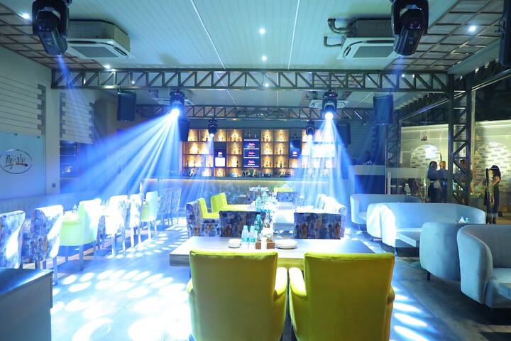 Lounge 45 of 48