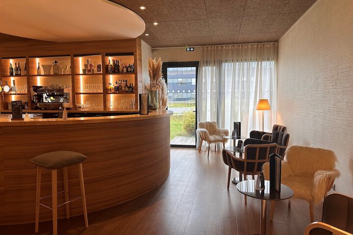Lounge 50 of 57